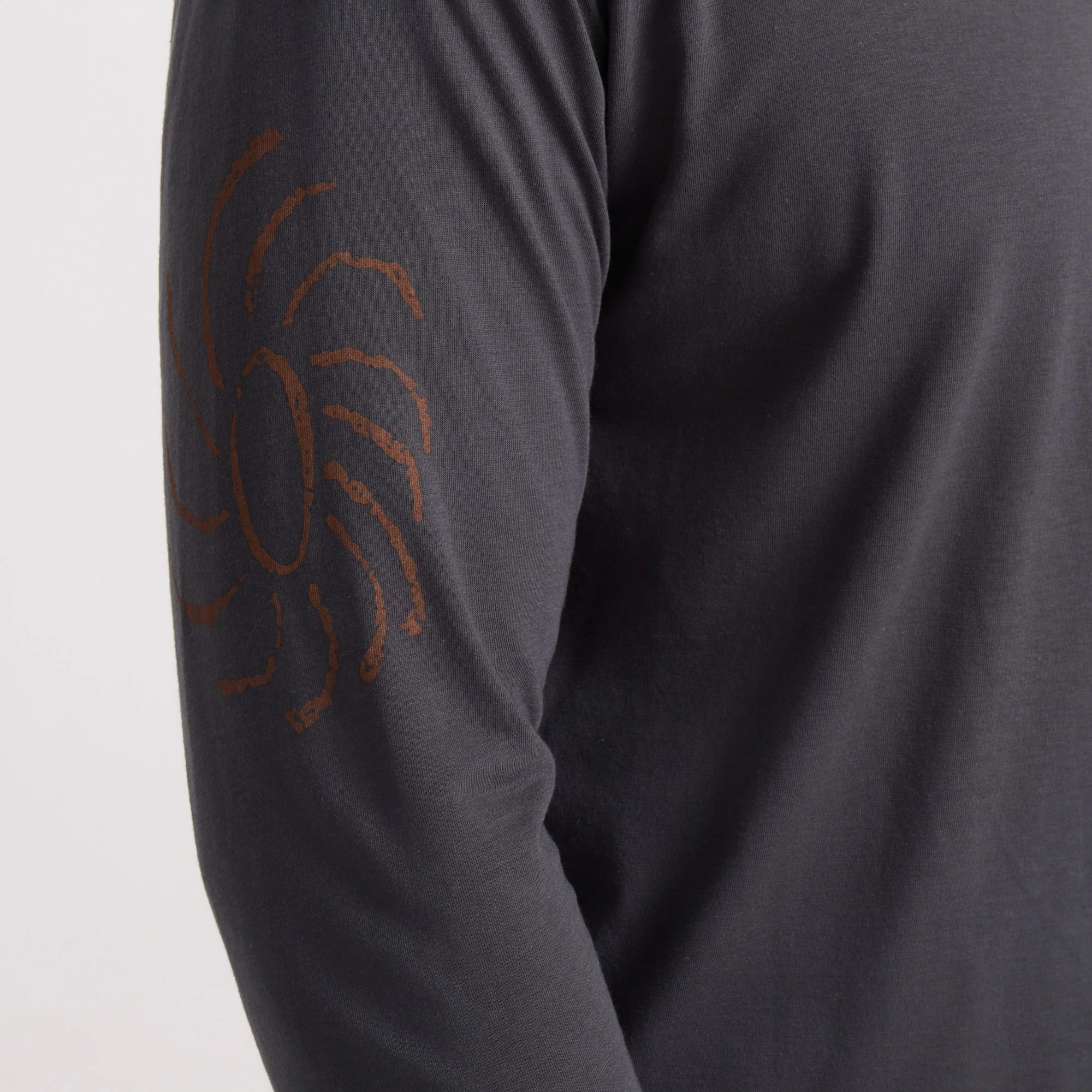 266-mathis-active-long-sleeve-tee-onyx-1.webp
