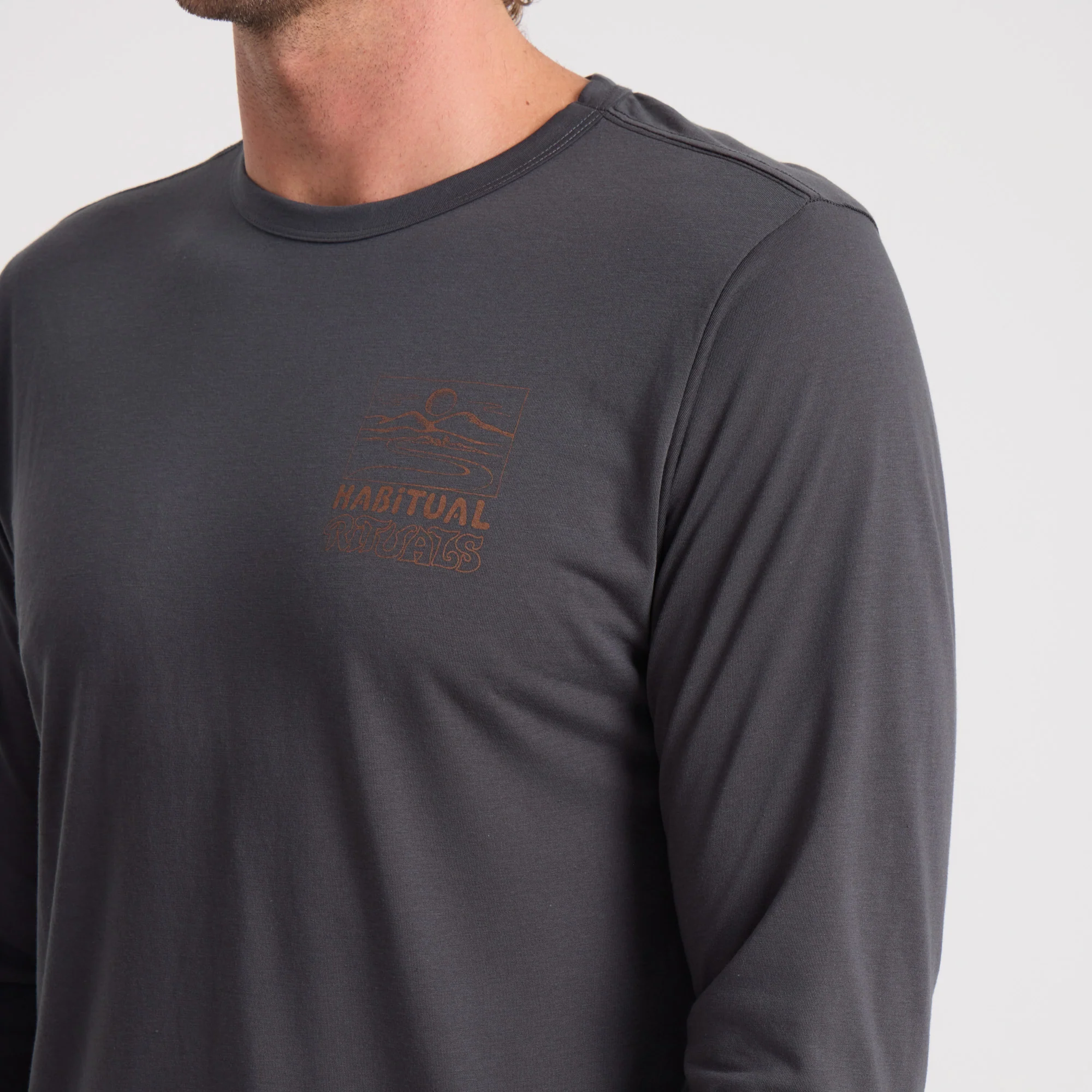 266-mathis-active-long-sleeve-tee-onyx-1.webp