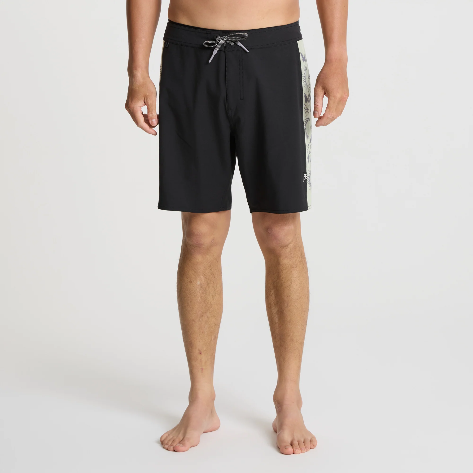 2744-passage-18-5-boardshorts-black-1.webp