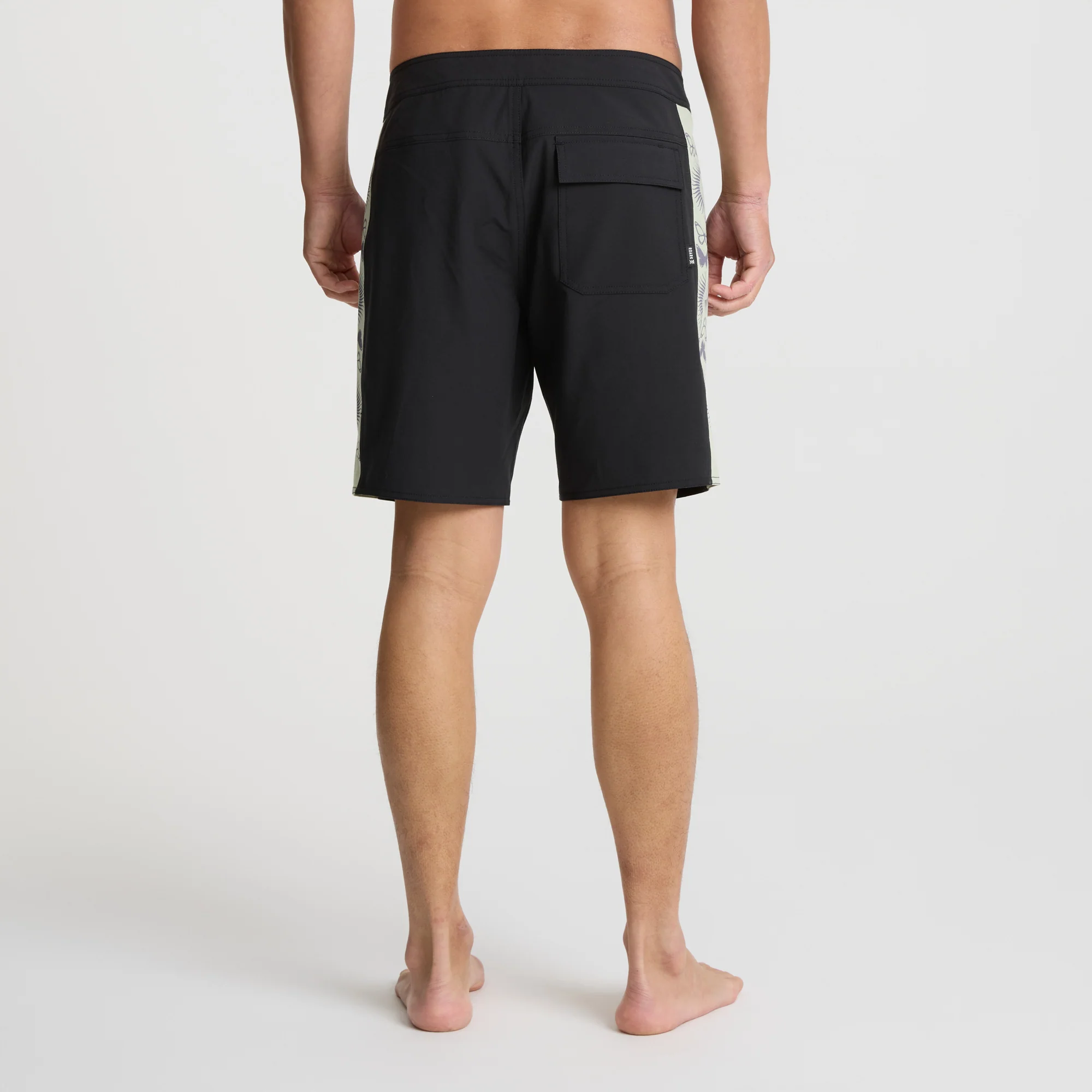 2744-passage-18-5-boardshorts-black-1.webp