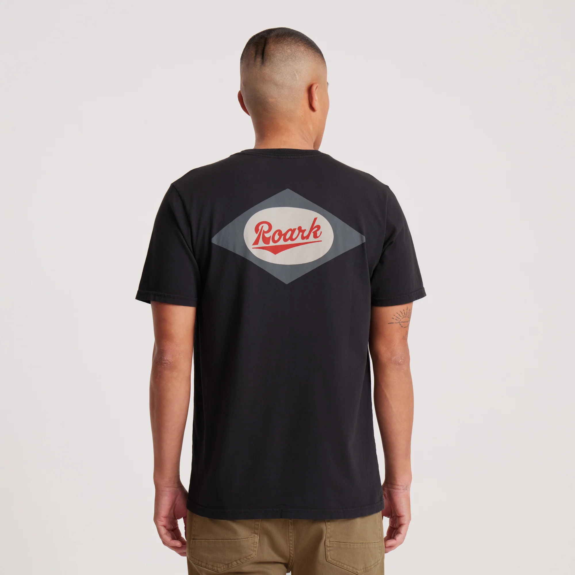 2754-diamond-script-pocket-premium-tee-black-1.webp