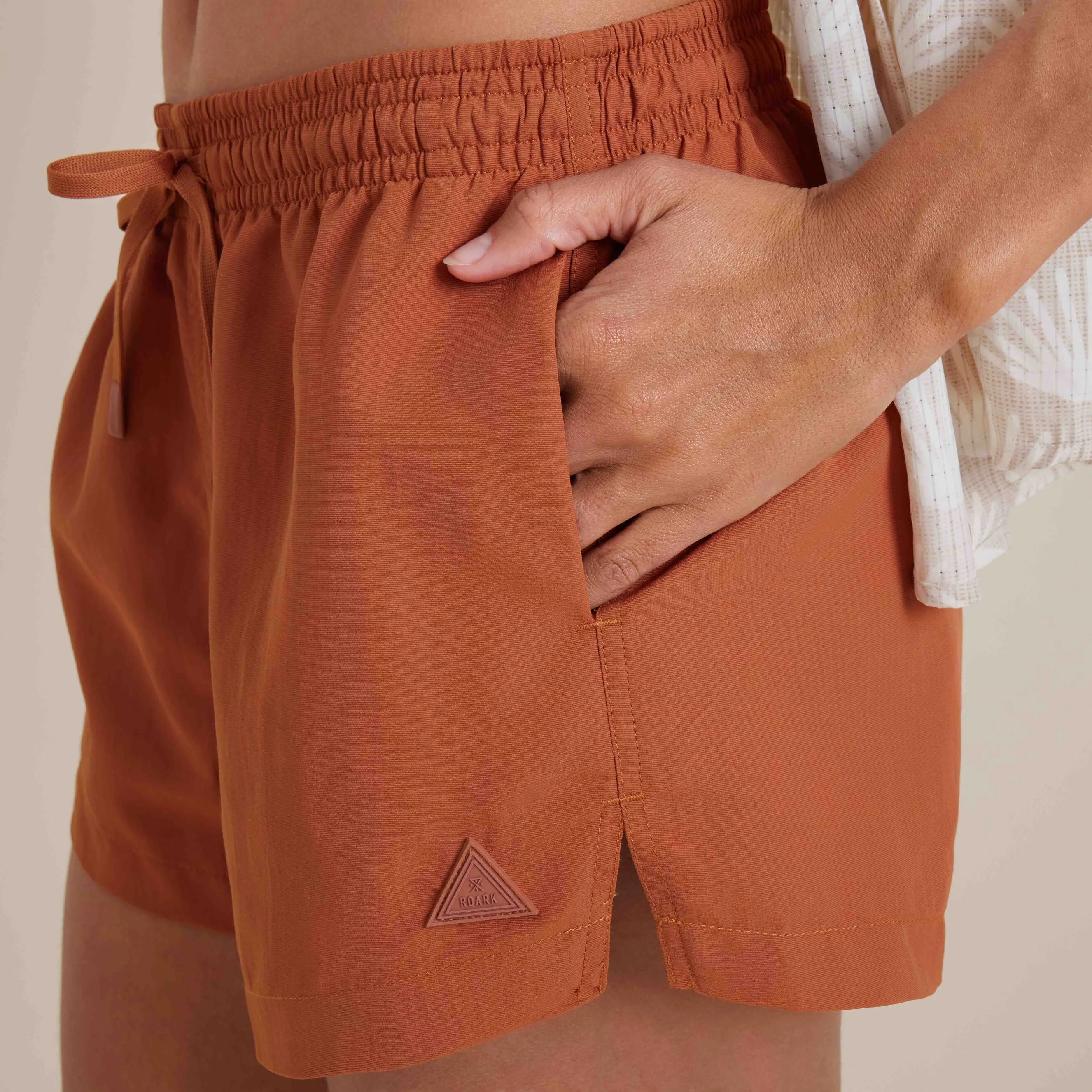 3824-river-hybrid-shorts-coconut-shell-1.webp