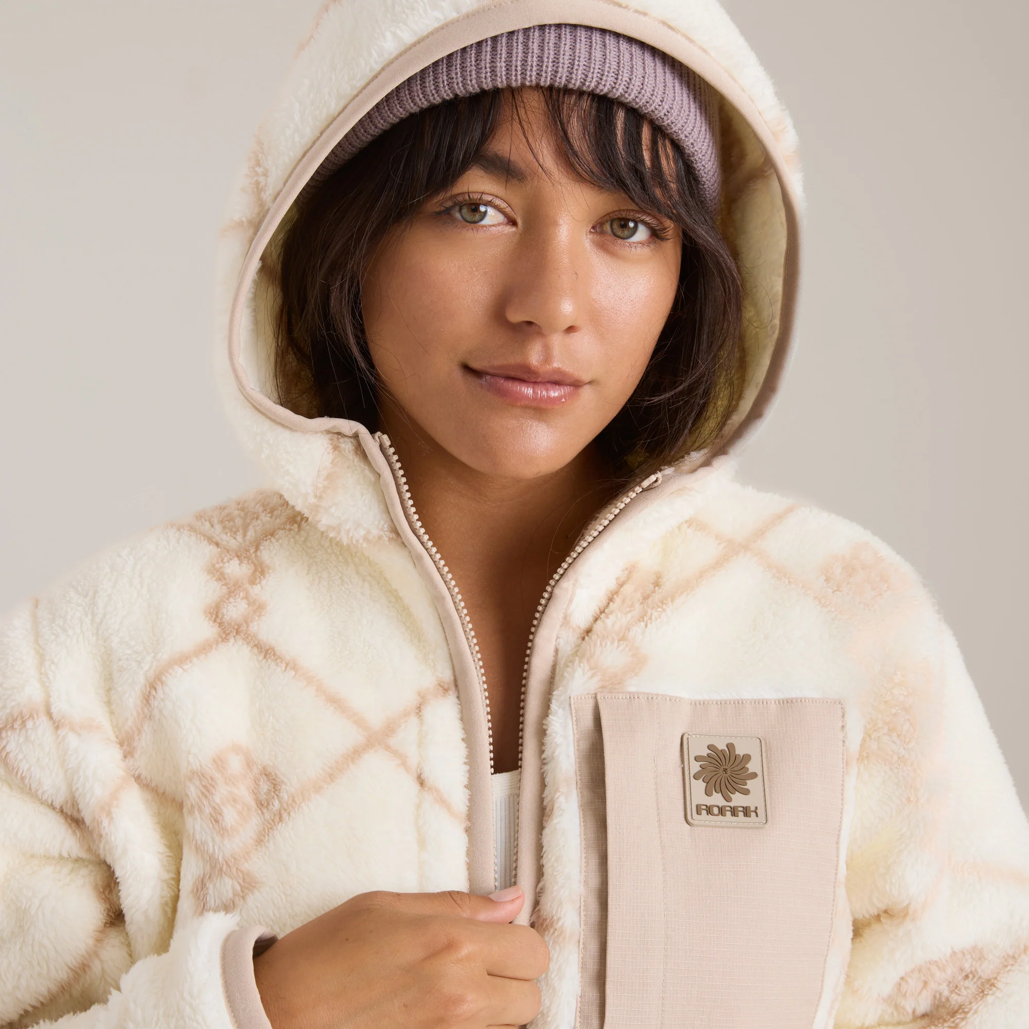 4110-ursa-hoodie-white-wolf-1.webp