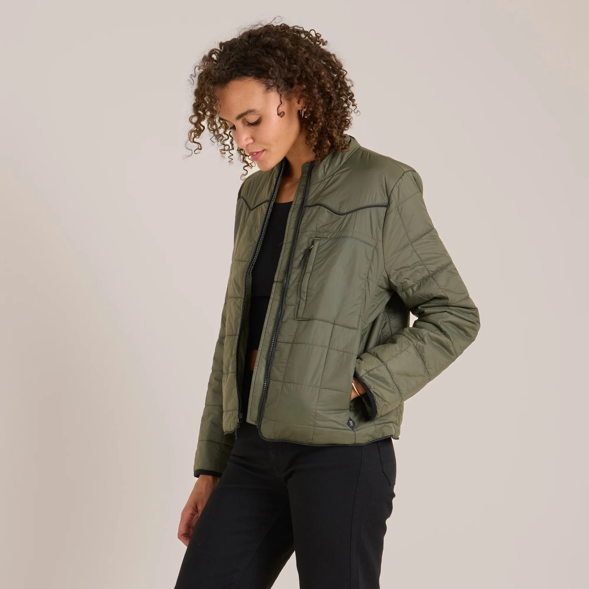 510-base-camp-jacket-military-1.webp