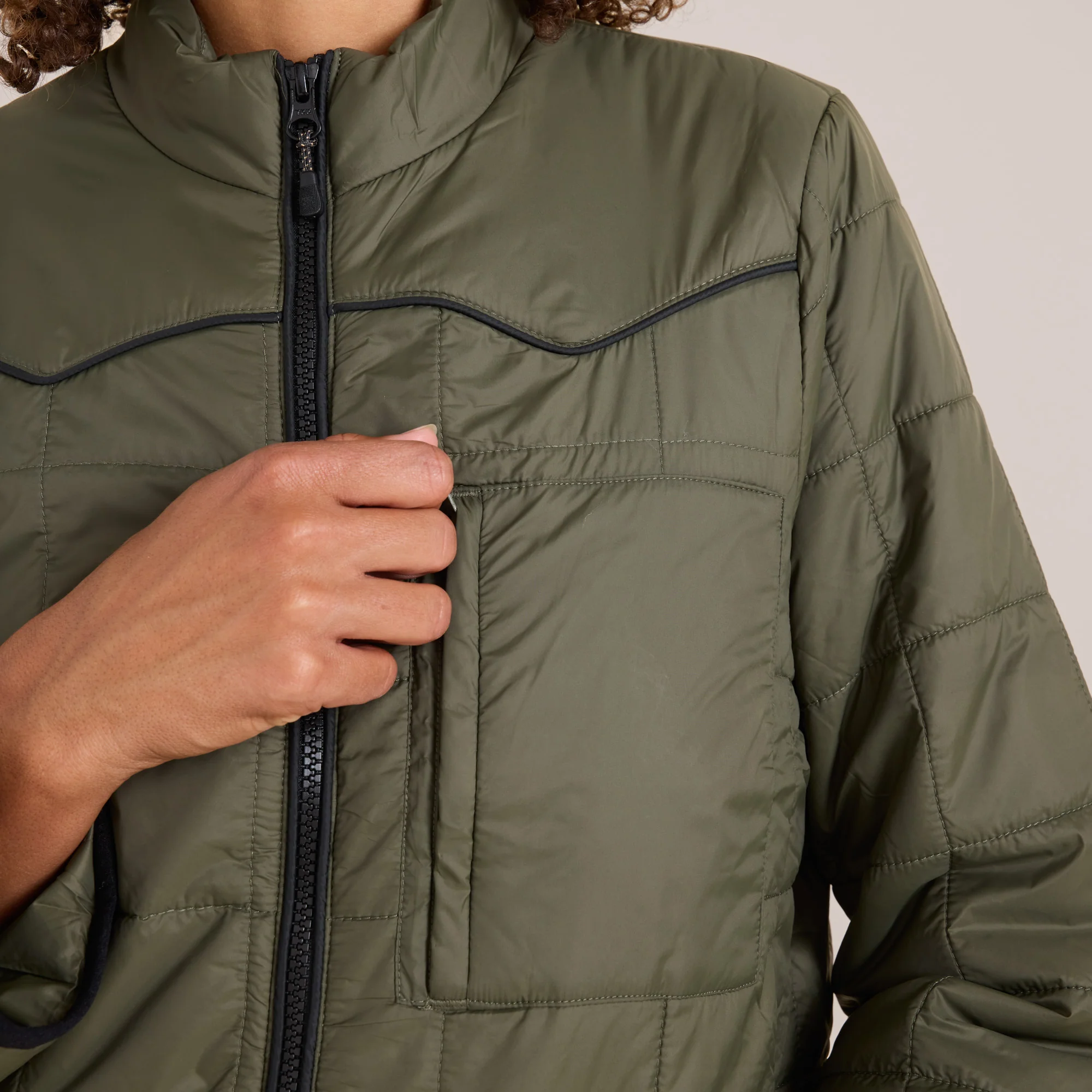 510-base-camp-jacket-military-1.webp
