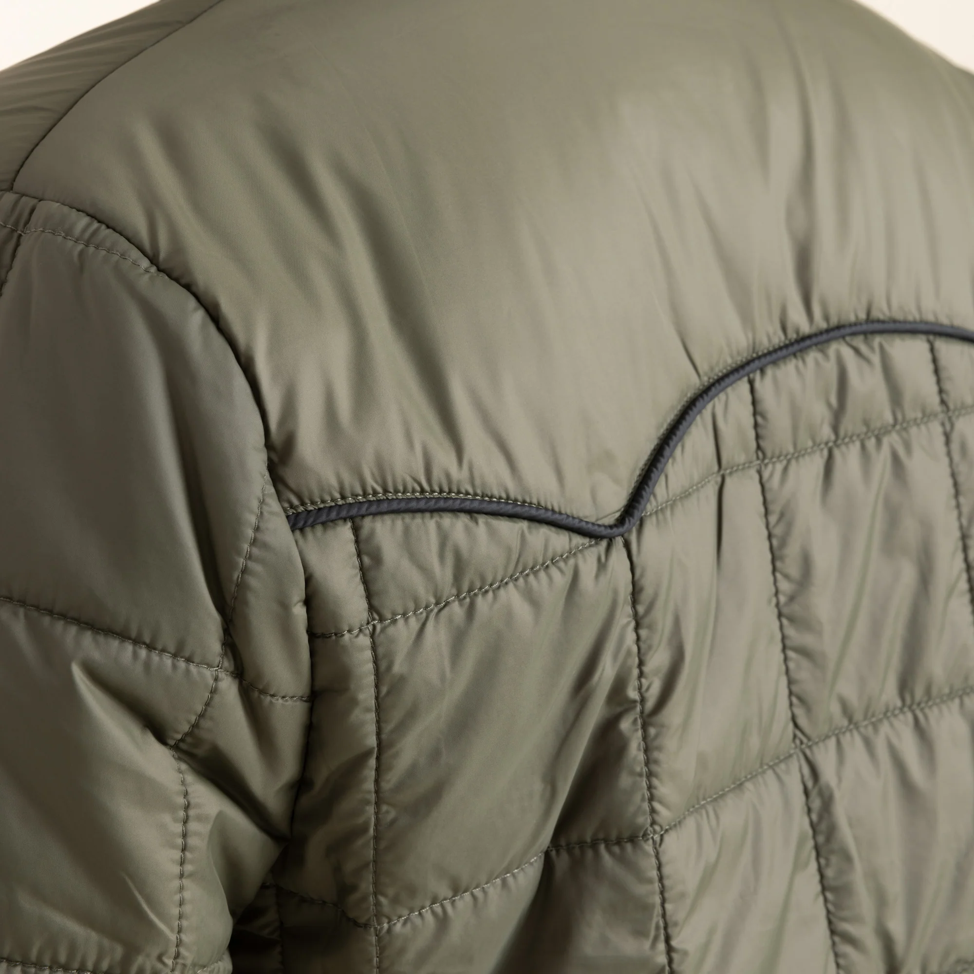 510-base-camp-jacket-military-1.webp