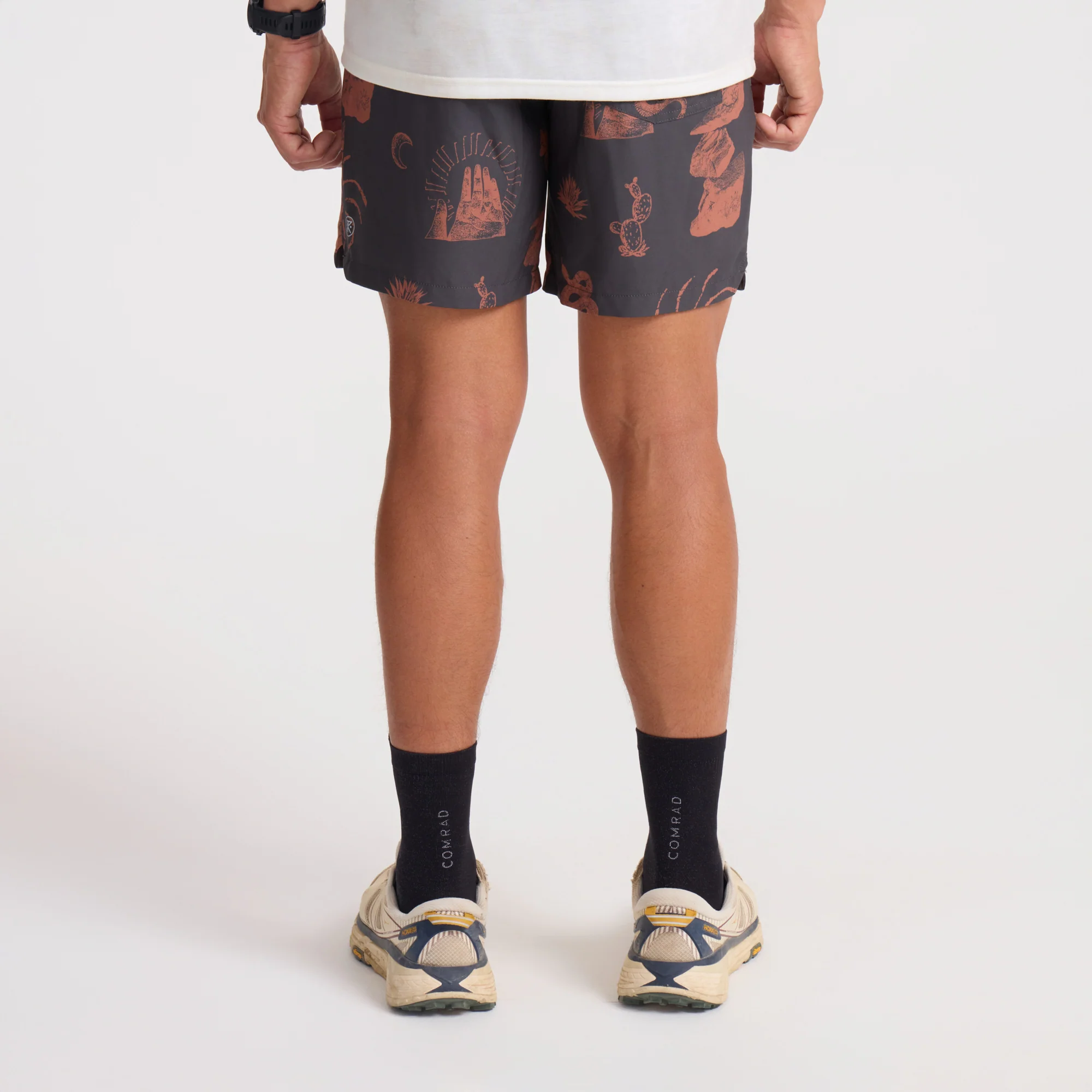 817-serrano-7-active-stretch-shorts-onyx-1.webp